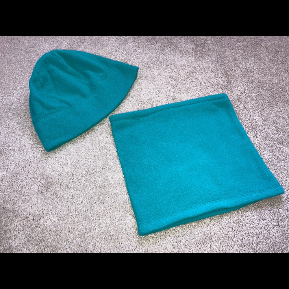 Lands’ End kid’s Medium fleece hat & neck gaiter